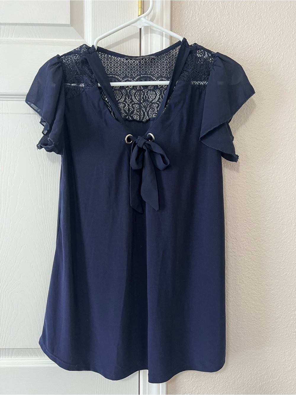 Tutta Bella Maternity Navy Lace Flutter Sleeve Tie Neck Blouse Size Small